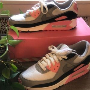 Women’s Nike Air Max 90 size 9
